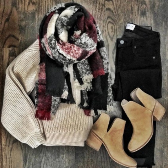 Fall Fashion Mystery Box 3-5 pieces cozy warm - Picture 7 of 8